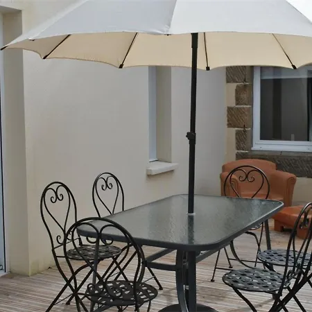 Maison Avec Wifi, Jardin Clos Et Terrasse, A 500m De La Et Du Gr34, Ile Grande - Fr-1-368-13
