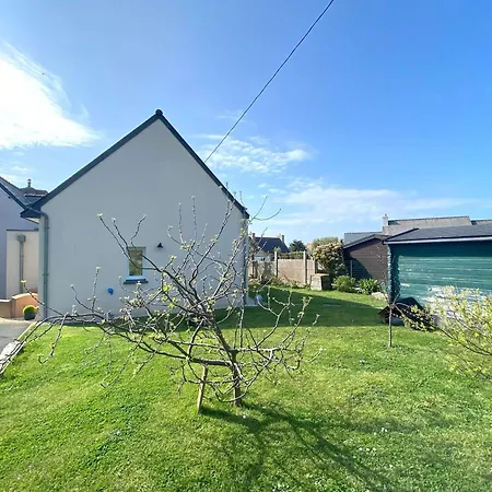 Maison Avec Wifi, Jardin Clos Et Terrasse, A 500m De La Et Du Gr34, Ile Grande - Fr-1-368-13 Holiday home *