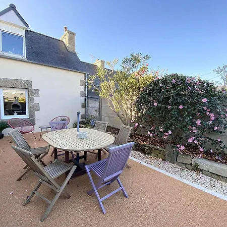 Holiday home Maison Avec Wifi, Jardin Clos Et Terrasse, A 500m De La Et Du Gr34, Ile Grande - Fr-1-368-13 *