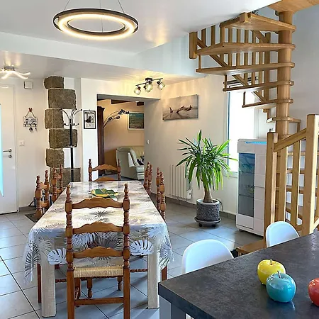 Maison Avec Wifi, Jardin Clos Et Terrasse, A 500m De La Et Du Gr34, Ile Grande - Fr-1-368-13